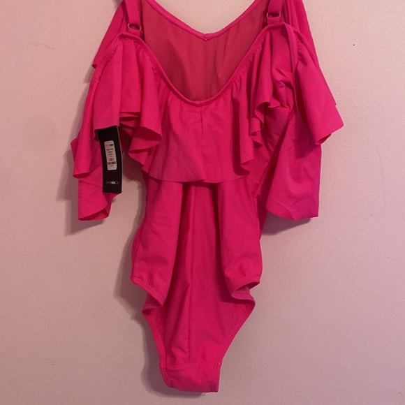 Hot pink swimsuit from fashion nova size small - Picture 2 of 4